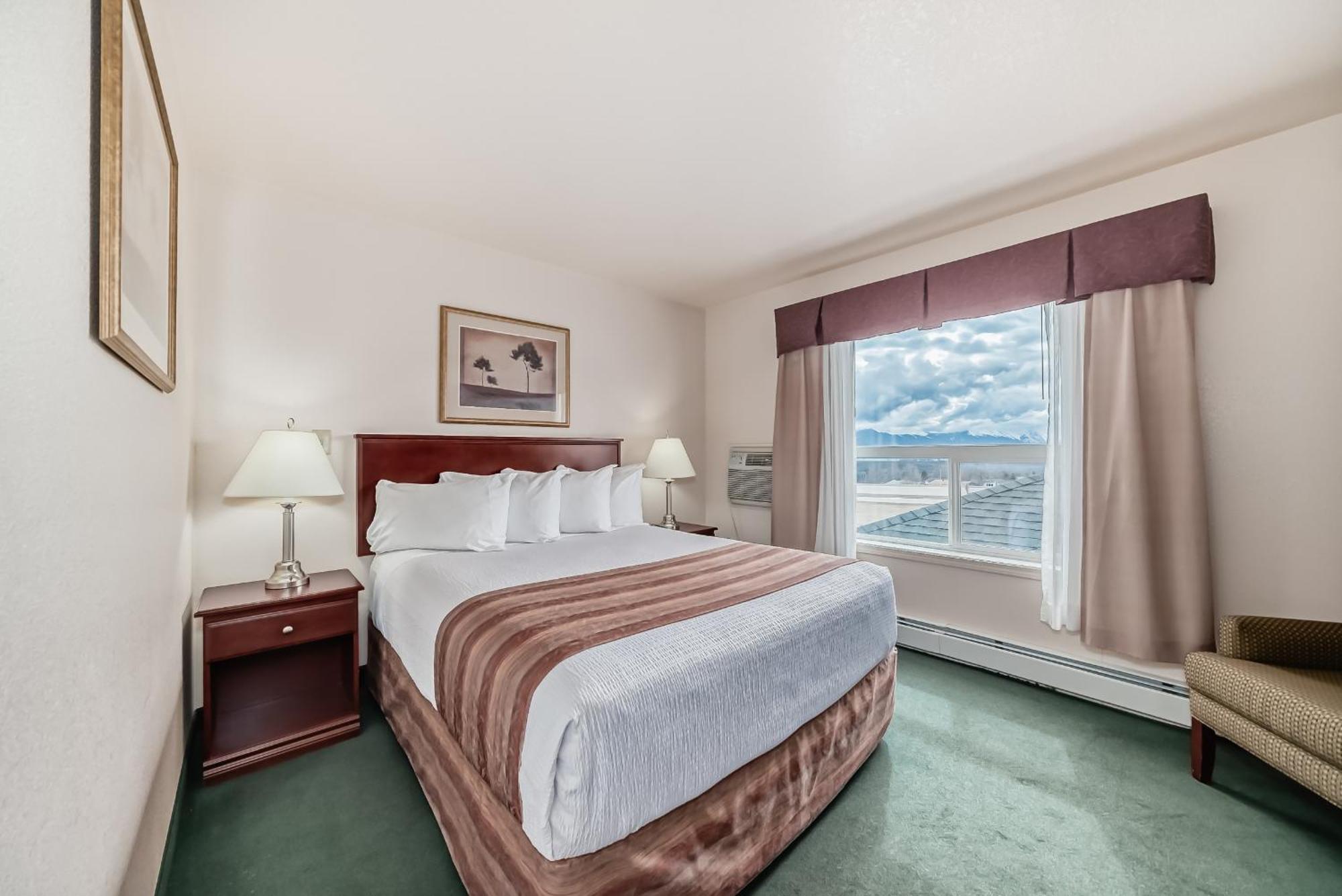 Grande Cache Inn & Suites Exterior photo
